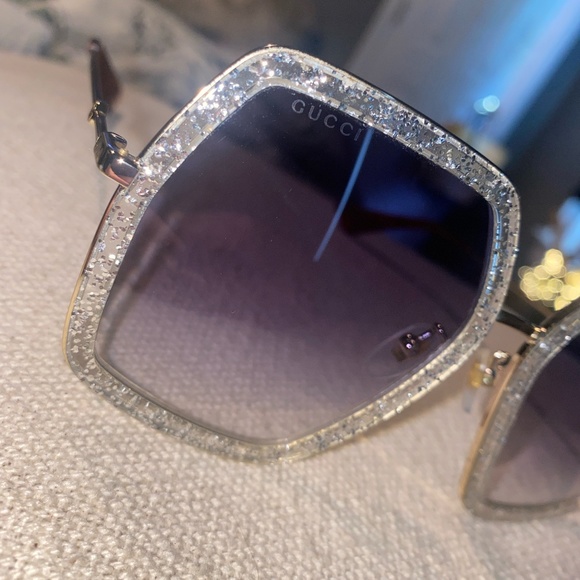 AUTHENTIC GUCCI SUNGLASSES WITH CASE main image 4